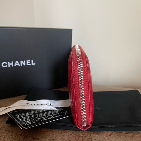 Authentic Chanel zippy caviar wallet - Picture 7 of 16